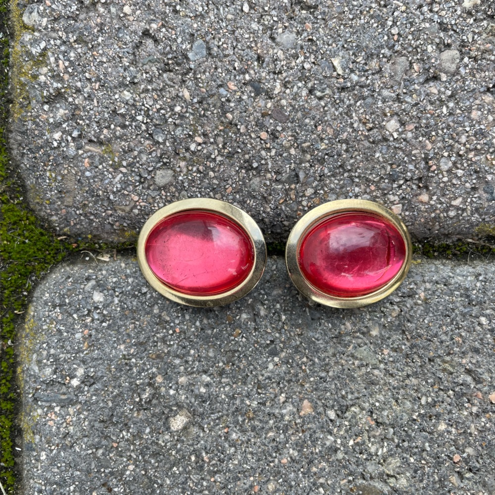 Vintage. Large Oval Clip On Earrings, Red Center
